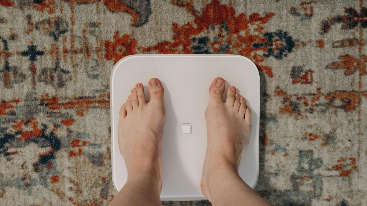 Começar o dia com uma refeição equilibrada ajuda a controlar a fome e evita exageros nas próximas refeições (Foto: Pexels)