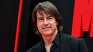 Ator Tom Cruise sorrindo para a câmera