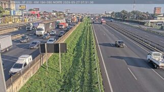 Trânsito intenso no sentido de São Paulo