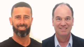 Montagem com dois homens. A esquerda há um homem com barba e camisa preta. A direta da imagem, outro está de terno