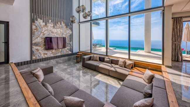 Sala rebaixada ressurge como aposta da arquitetura para ambientes mais acolhedores (Foto: Pexels)