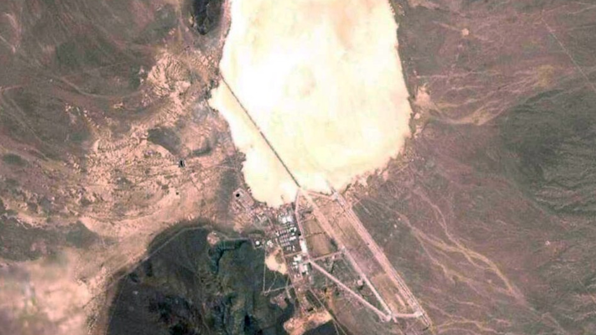 Segredos militares e teorias sobre extraterrestres ajudaram a transformar o local em uma lenda moderna (Foto: Wikimedia Commons)