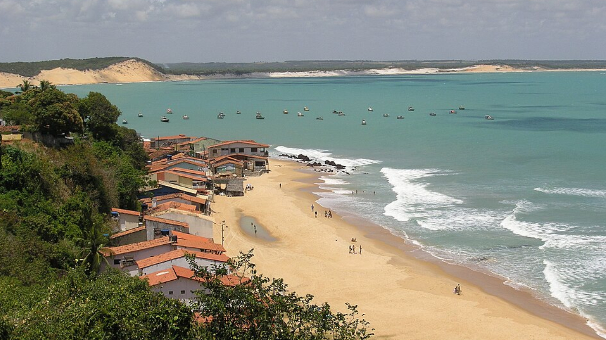 Com investimento milionário, o novo resort promete transformar a economia local e atrair visitantes de alto poder aquisitivo (Foto: Liliane Rezende/ Wikimedia Commons)