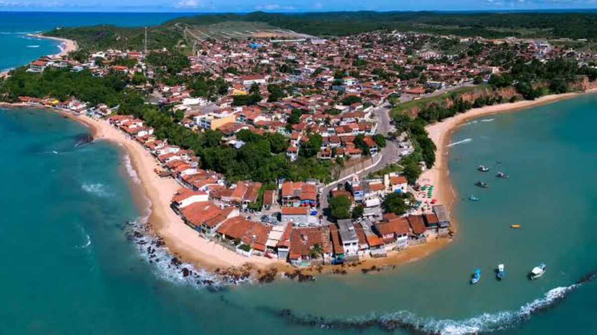 Conhecida pelas belas praias e pela tranquilidade, Baía Formosa deve ganhar um dos maiores empreendimentos turísticos do Rio Grande do Norte (Foto: O desembargador/ Wikimedia Commons)