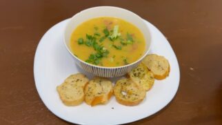 Com ingredientes simples e alto poder de saciedade, a receita combina tradição, sabor e praticidade para aquecer os dias de inverno (Foto: Reprodução YouTube)