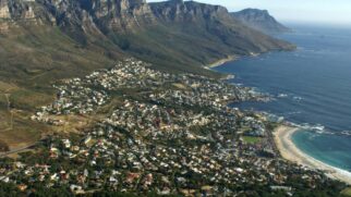Conhecida como a "Nação Arco-Íris", a África do Sul combina aventura selvagem, gastronomia de classe mundial e história profunda. Foto: Wikimedia Commons