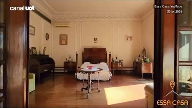 A obra estava trancada há anos em um quarto da mansão (Foto: Reprodução/Youtube)