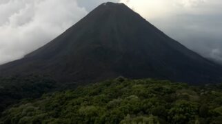 Entre erupções antigas, herança maia e ondas do Pacífico, El Salvador surge como um dos destinos mais inesperados da América Central (Foto: Reprodução/Youtube)