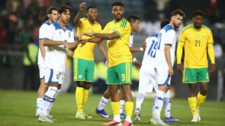 Jogadores da seleção da África do Sul em campo durante partida pré Copa do Mundo 2026