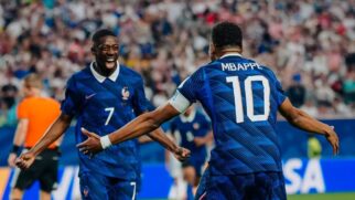 Dembelé da seleção francesa e Mbappé em jogo da França na Copa do Mundo