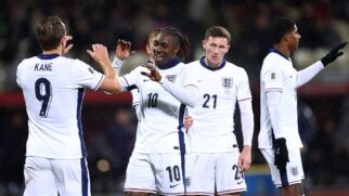 Time da Inglaterra em campo durante amistoso pré copa