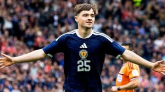 Findlay Curtis comemora seu gol na goleada da Escócia sobre Curaçao. (Foto: Divulgação/Scotland National Team)