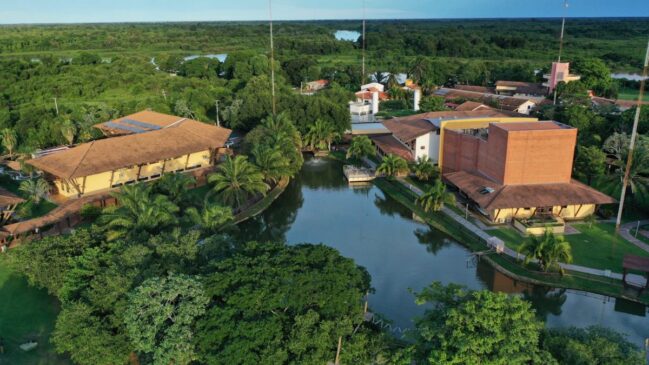 Além de spa e piscinas, a hospedagem conta com um borboletário que abriga até 3 mil exemplares de diferentes espécies (Foto: Divulgação/Hotel Sesc Porto Cercado)