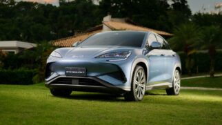 Identidade visual do Sealion 7 é reforçada por faróis e lanternas com assinatura full LED e rodas esportivas de 20 polegadas com pneus Michelin 245/45 R20/Divulgação