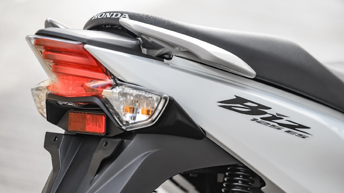 A Honda Biz estreou em 1998 evocando uma receita de sucesso reinterpretada de maneira inteligente. Herdeira
direta da pioneira Honda CUB, lançada em 1958/Divulgação