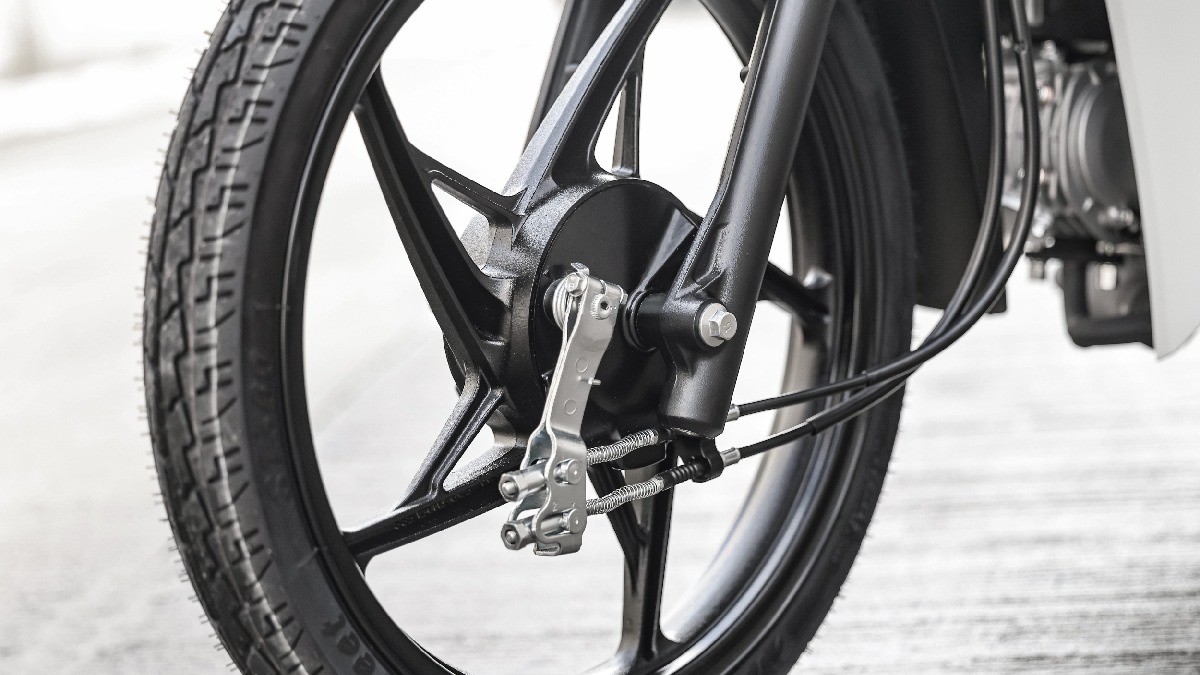 A Honda Biz estreou em 1998 evocando uma receita de sucesso reinterpretada de maneira inteligente. Herdeira
direta da pioneira Honda CUB, lançada em 1958/Divulgação