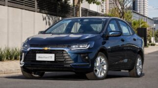 De uma só vez, a Chevrolet apresentou a linha 2027 do Onix, nas configurações hatchback e sedã (Plus), abrangendo funções multifacetas do compacto lançado em 2013/Divulgação