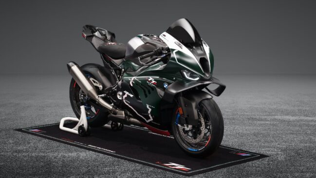 A BMW Motorrad lançou a M 1000 RR Limited Edition Isle of Man TT, limitada a 115 unidades para marcar a edição de número 115 do Tourist Trophy da Ilha de Man, pequeno país insular localizado no Mar da Irlanda/Divulgação