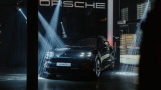 O Porsche Center Brasília saiu na frente ao apresentar o novo Cayenne Electric para seus clientes, dando início à pré-venda do modelo no mercado brasileiro/Divulagação