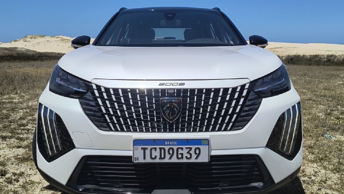 O novo sistema híbrido chega tendo o turbo T200 1.0 flex como base, aliado a um motor elétrico e bateria de íons de
lítio de 12V3/Divulgação