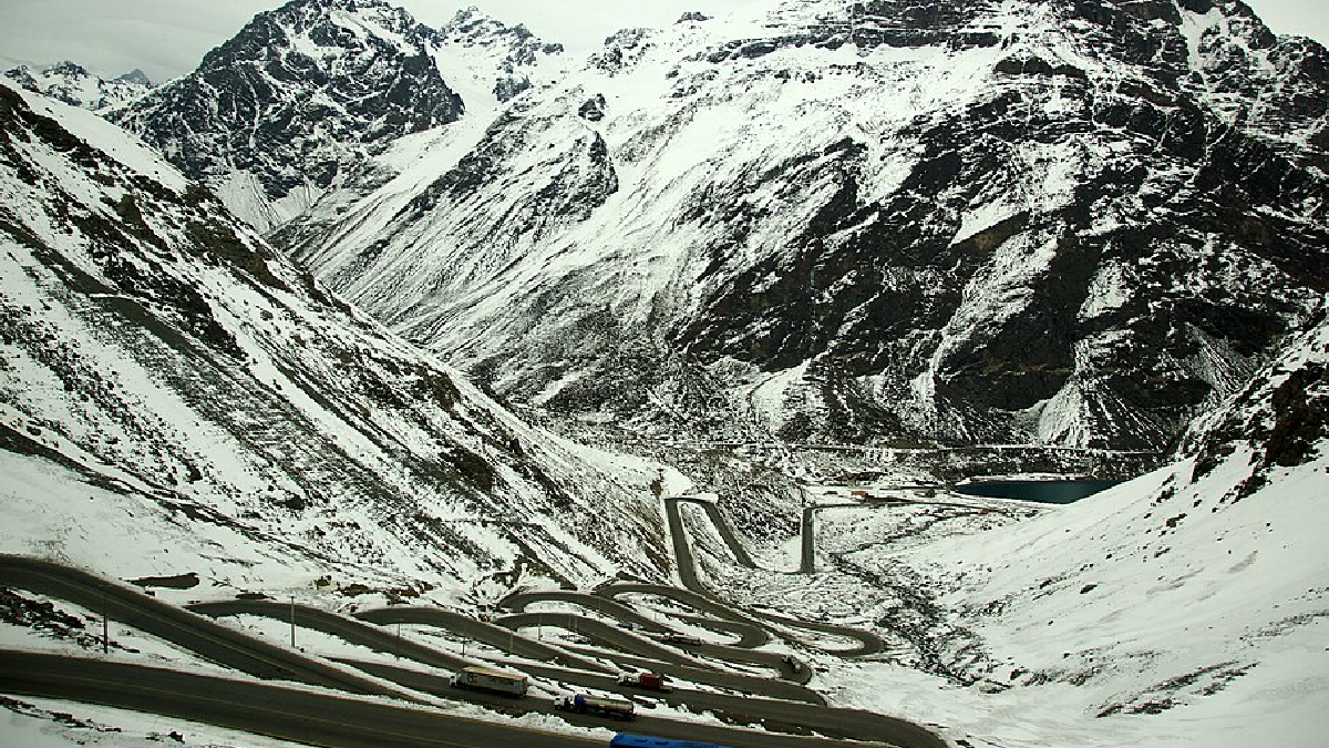 A nova rota poderá reduzir interrupções causadas pela neve e facilitar o transporte de cargas durante todo o ano (Foto: Karora/ Wikimedia Commons)