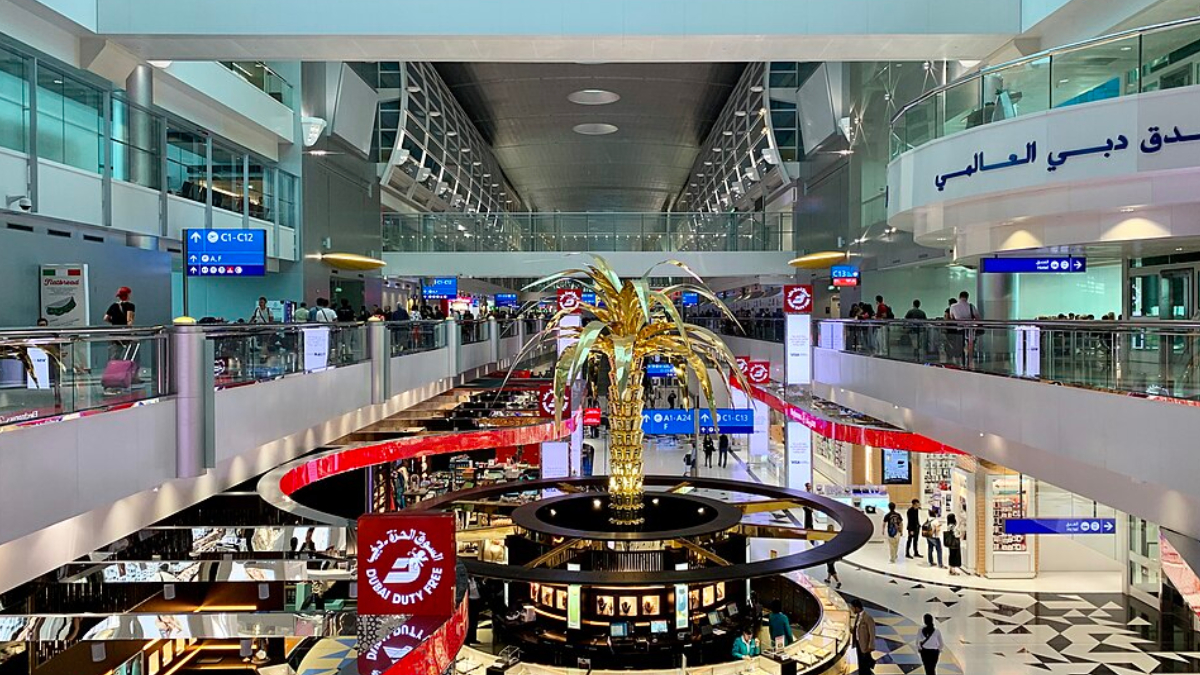 Com infraestrutura de ponta e opções exclusivas de lazer e compras, o Aeroporto Internacional de Dubai é referência global em luxo aeroportuário (Foto: Kgbo/Wikimedia Commons)