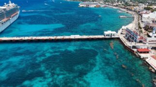 Isla Pasión encanta visitantes com piscinas naturais, areia branca e um ambiente mais reservado do que outros destinos turísticos do Caribe (Foto: Reprodução YouTube)