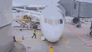 Trem de pouso de Boeing 787 cedeu e deixou vários feridos
