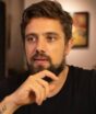 Rafael Cardoso emociona ao se despedir da família antes de internação