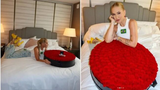 Virginia e caixa de rosas em cima da cama