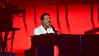 Lionel Richie em sua apresentação no The Town em 2025