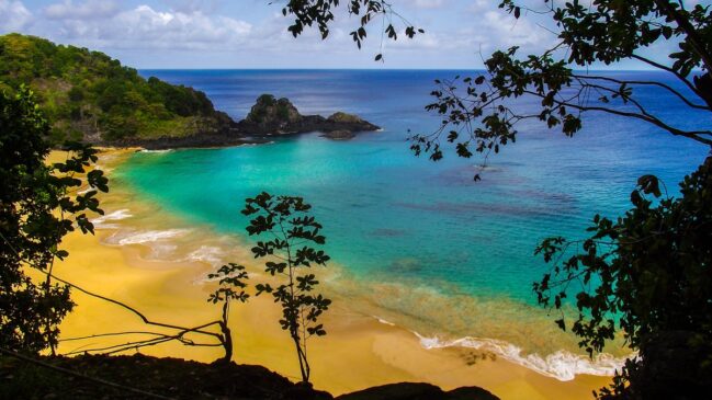 Baía do Sancho, em Fernando de Noronha, ficou na décima posíção do ranking (Foto: Rafa Tecchio/Wikimedia Commons)