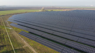 Painéis solares se multiplicam ao redor do mundo e impulsionam novo recorde do mercado global de energia solar em 2025 (Foto: Anonim Zero/ Pexels)