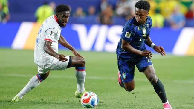Vini Jr. dribla jogador do Haiti em partida da segunda rodada da fase de grupos da Copa do Mundo