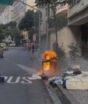 Explosão em apartamento no RJ arremessa janela e colchão para a rua e deixa homem ferido