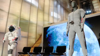 A colaboração entre Prada e setor aeroespacial mostra como moda e tecnologia estão cada vez mais conectadas (Reprodução: YouTube)