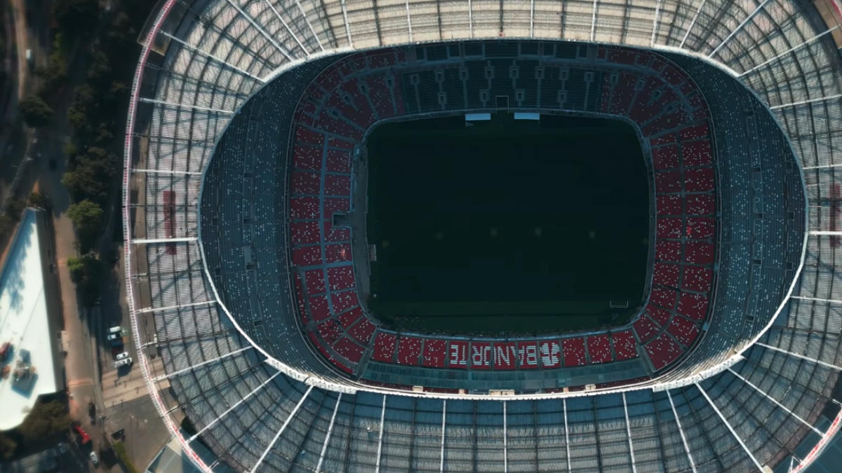 Reforma do Azteca busca modernizar o estádio sem apagar a memória de um dos maiores palcos do futebol mundial (Reprodução: YouTube)