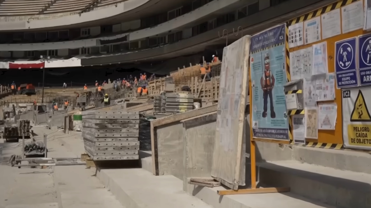 As reformas no Azteca incluem melhorias estruturais e tecnológicas para adequar a arena aos padrões da Copa de 2026 (Reprodução: YouTube)