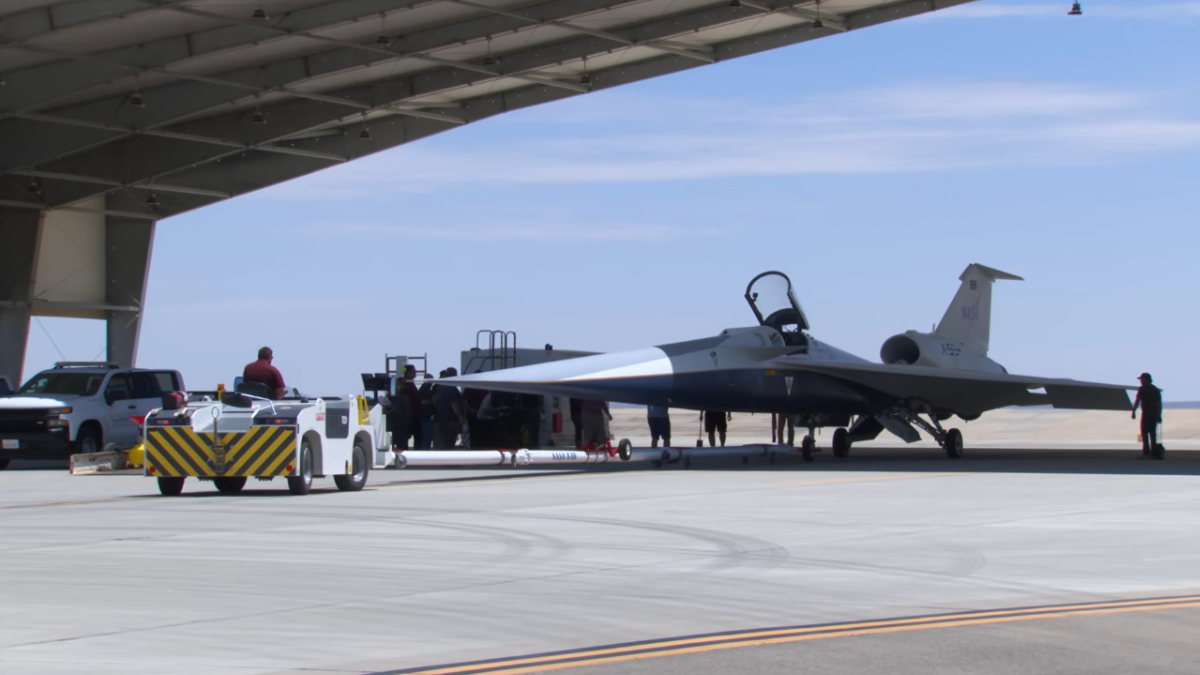 Desenvolvido em parceria com a Lockheed Martin, o X-59 pode ajudar a redefinir as regras da aviação supersônica mundial (Reprodução: YouTube)