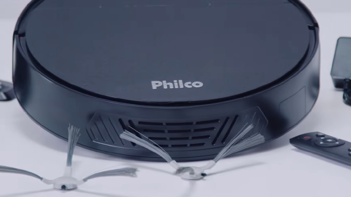 Robô aspirador da Philco percorre os ambientes sozinho e alcança áreas difíceis sob móveis (Reprodução: YouTube)