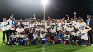 Seleção Haitiana posada após classificação para a Copa do Mundo