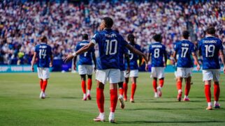 Mbappé comemora gol durante duelo da primeira fase da Copa do Mundo