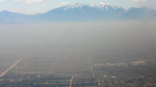 Nuvens de poeira levantadas nos desertos podem viajar milhares de quilômetros e alterar fenômenos climáticos em diferentes regiões do planeta (Foto: Wikimedia Commons)