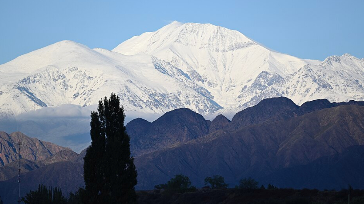 Entre montanhas que ultrapassam 4 mil metros de altitude, o projeto busca criar uma ligação permanente entre Chile e Argentina (Foto: Steve Peck/ Wikimedia Commons)