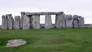 Patrimônio Mundial da UNESCO, Stonehenge tem uma versão brasileira no Amapá conhecida como 'Stonehenge Brasileiro' (Foto: Gerd Eichmann/Wikimedia Commons)
