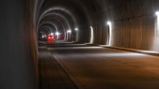 Interior do Túnel Guillermo Gaviria Echeverri recebe iluminação inteligente e sistemas automatizados de ventilação para garantir o conforto dos motoristas. Foto: Divulgação/Governo de Antioquia