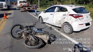 Acidente entre um carro e uma motocicleta interditou parcialmente a Rodovia Rio-Santos (SP-055), em Bertioga, no litoral de São Paulo, na manhã desta quinta-feira (18/6). A colisão ocorreu no km 229, no sentido oeste, e mobilizou equipes da concessionária e da Polícia Militar Rodoviária