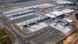 Vista aérea ampla do Aeroporto Internacional de Viracopos