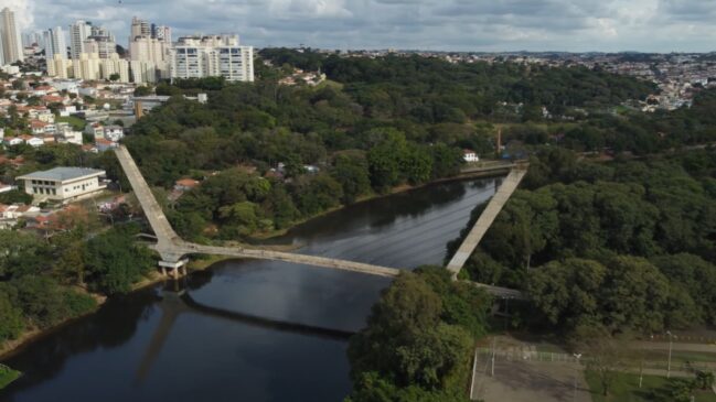 Vista áerea do Rio Piracicaba e de trecho da Rua do Porto