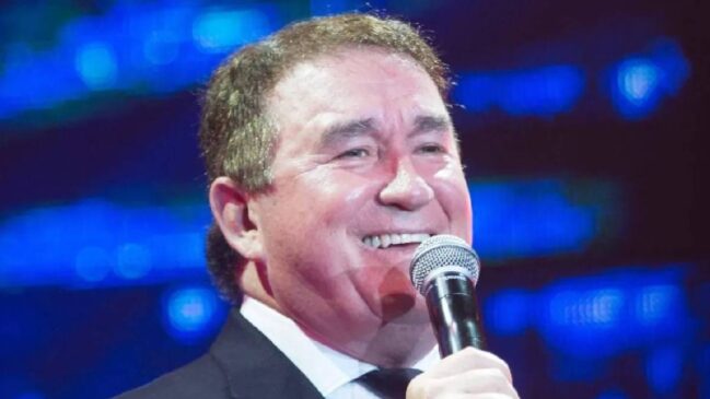 Amado Batista cantando